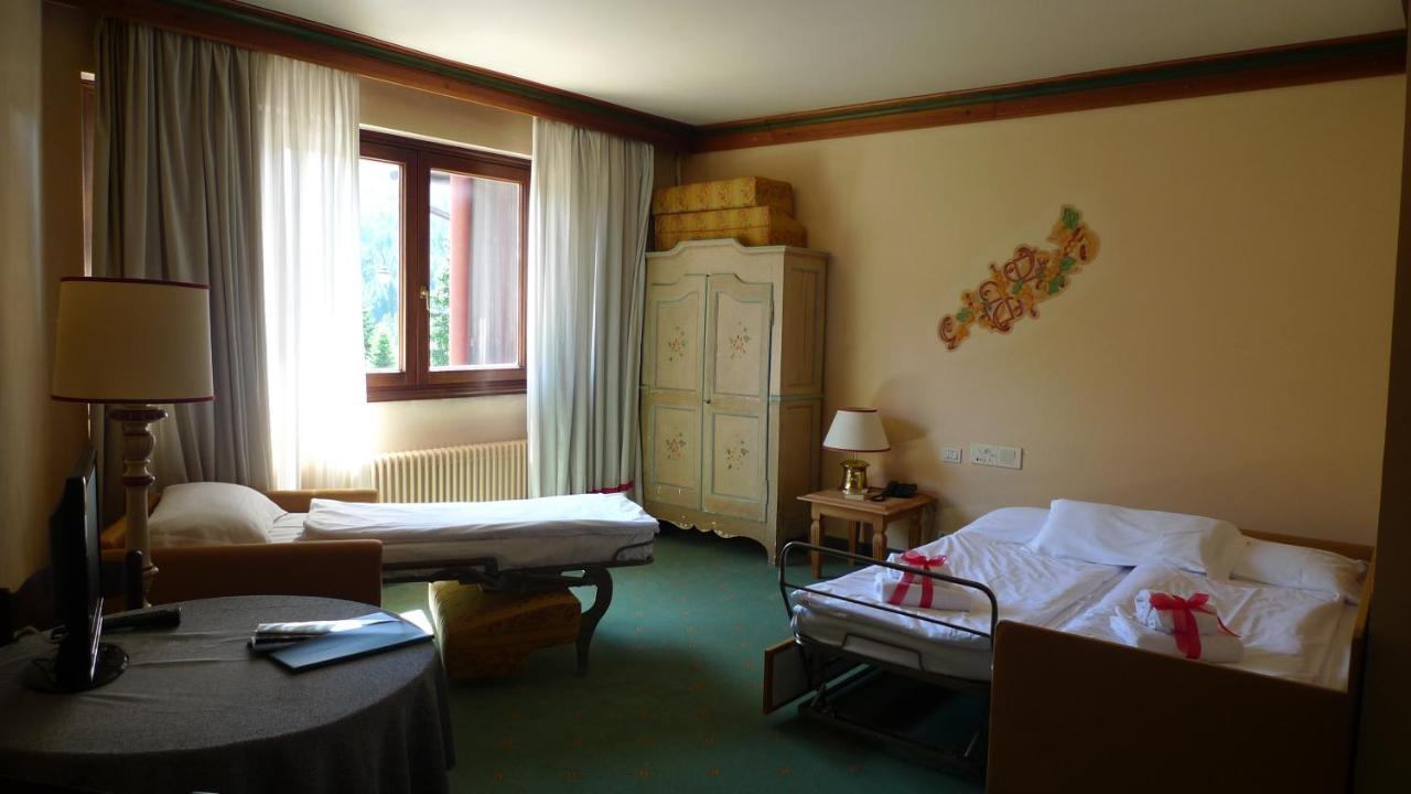 Rta Hotel Catturani 마돈나 디 캄필리오 외부 사진