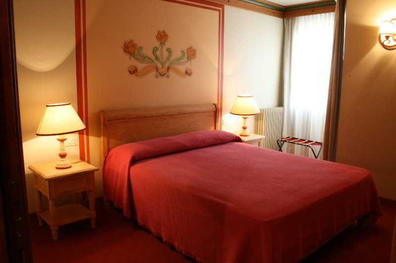 Rta Hotel Catturani 마돈나 디 캄필리오 외부 사진