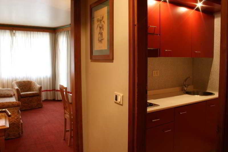 Rta Hotel Catturani 마돈나 디 캄필리오 외부 사진
