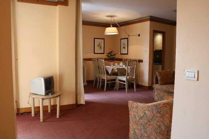 Rta Hotel Catturani 마돈나 디 캄필리오 외부 사진