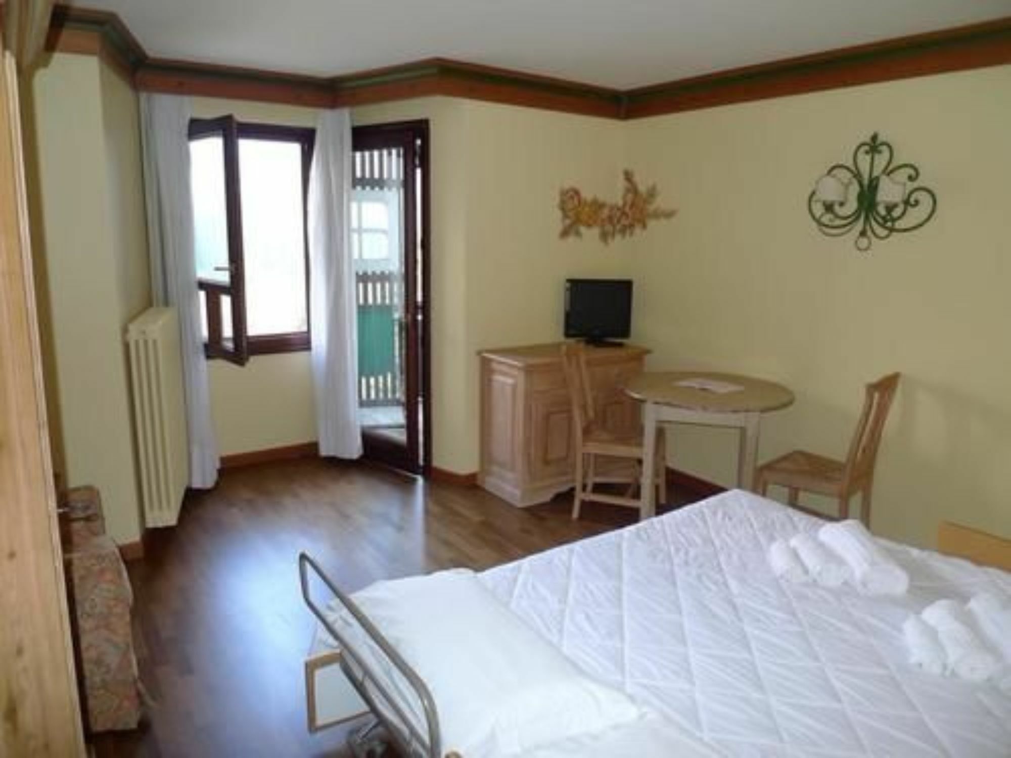 Rta Hotel Catturani 마돈나 디 캄필리오 외부 사진